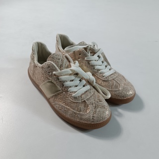 Кроссовки женские