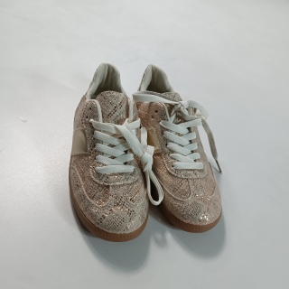 Кроссовки женские