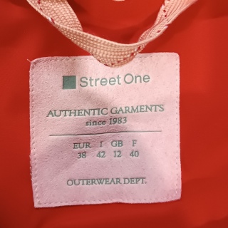 Ветровка женская