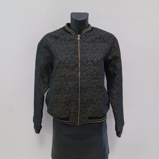 Ветровка женская