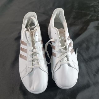 Кроссовки женские