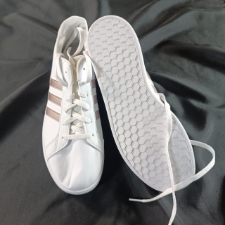 Кроссовки женские