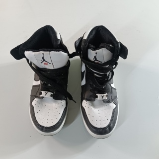 Кроссовки женские