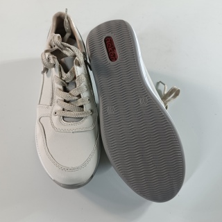 Кроссовки женские