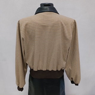 Ветровка женская