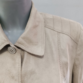 Ветровка женская