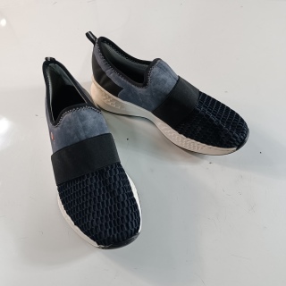 Кроссовки женские