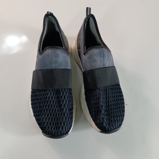 Кроссовки женские