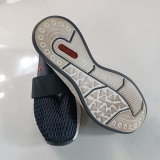 Кроссовки женские