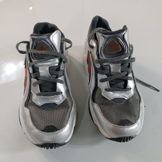 Кроссовки женские