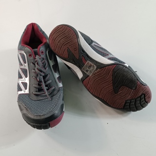 Кроссовки женские