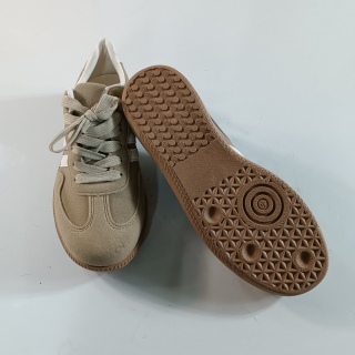 Кроссовки женские