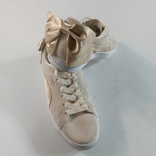 Кроссовки женские