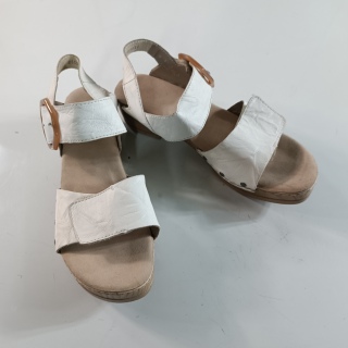 Босоножки женские