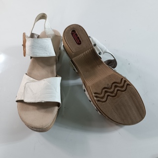 Босоножки женские