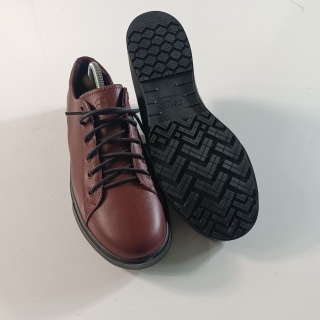 Кроссовки женские