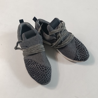 Кроссовки женские