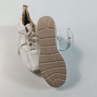 Кроссовки женские