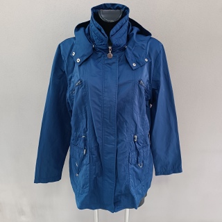 Ветровка женская