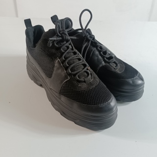 Кроссовки женские