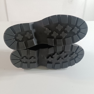 Кроссовки женские