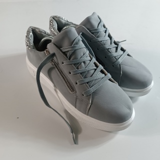 Кроссовки женские