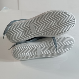 Кроссовки женские