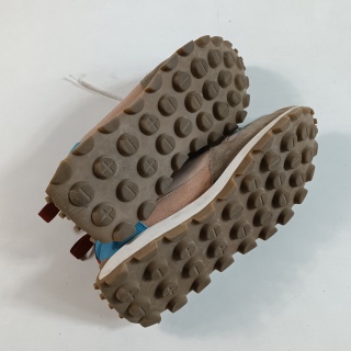 Кроссовки женские