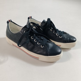 Кроссовки женские